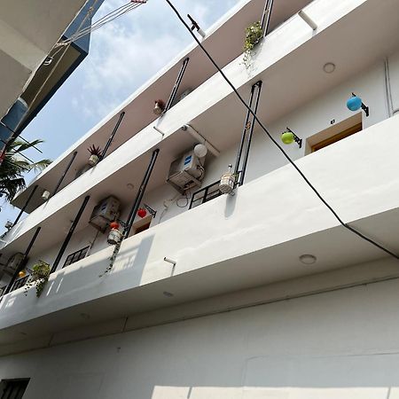 Kavieya Residency Hotell Pūrnānkuppam Exteriör bild