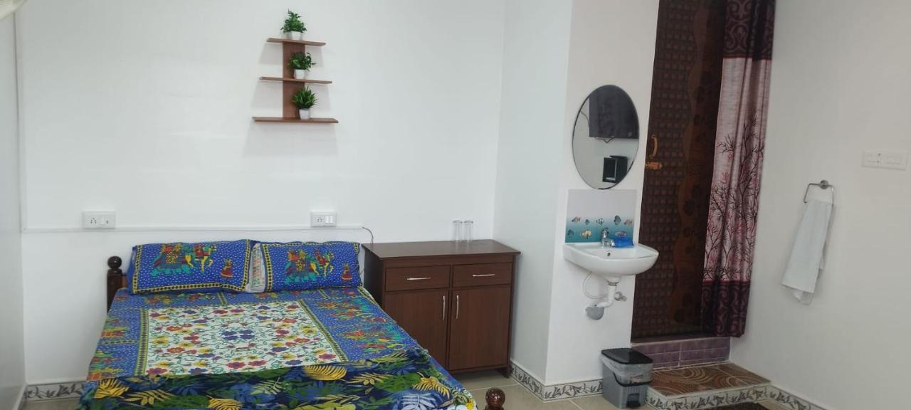 Kavieya Residency Hotell Pūrnānkuppam Exteriör bild
