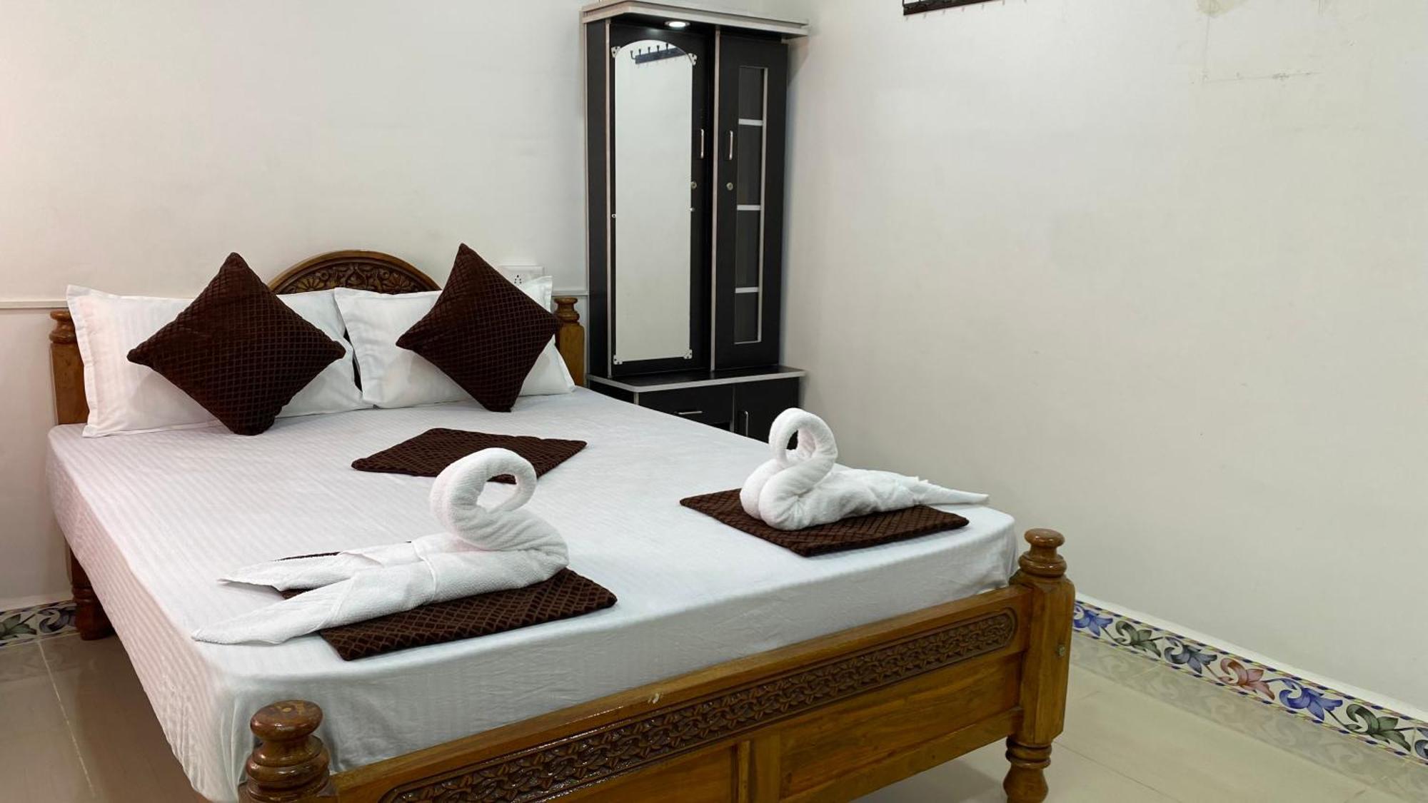 Kavieya Residency Hotell Pūrnānkuppam Exteriör bild